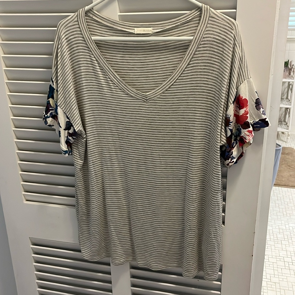 PinkBlush Maternity tunic top size medium! Lots of stretch and bounce!